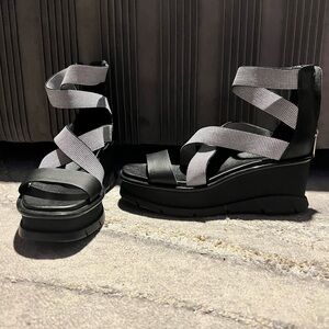 Sorel Women's Joanie III Sport Strap Wedge black white Size 8